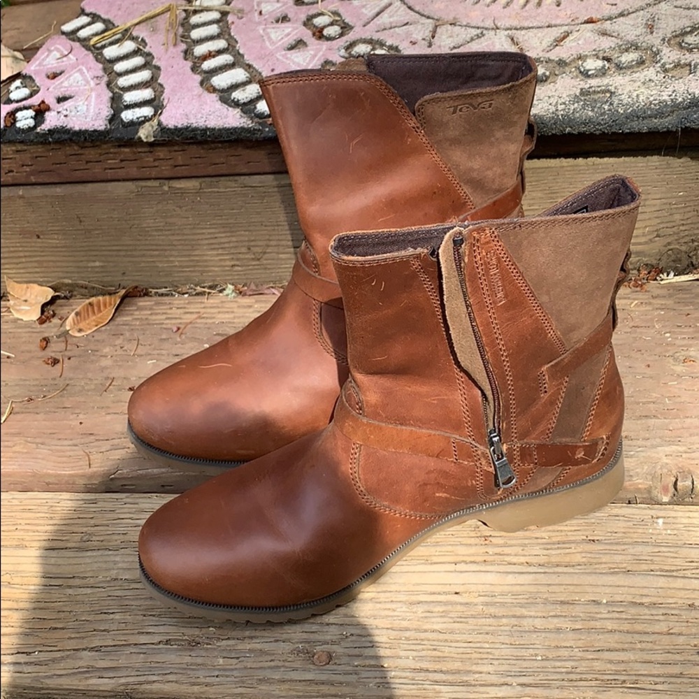 NIB Teva De La Vina Low Leather Boots in Bison